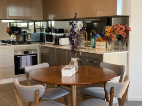 Serene Parkside Retreat 2Brs@ close 2 Olympic park, Sydney